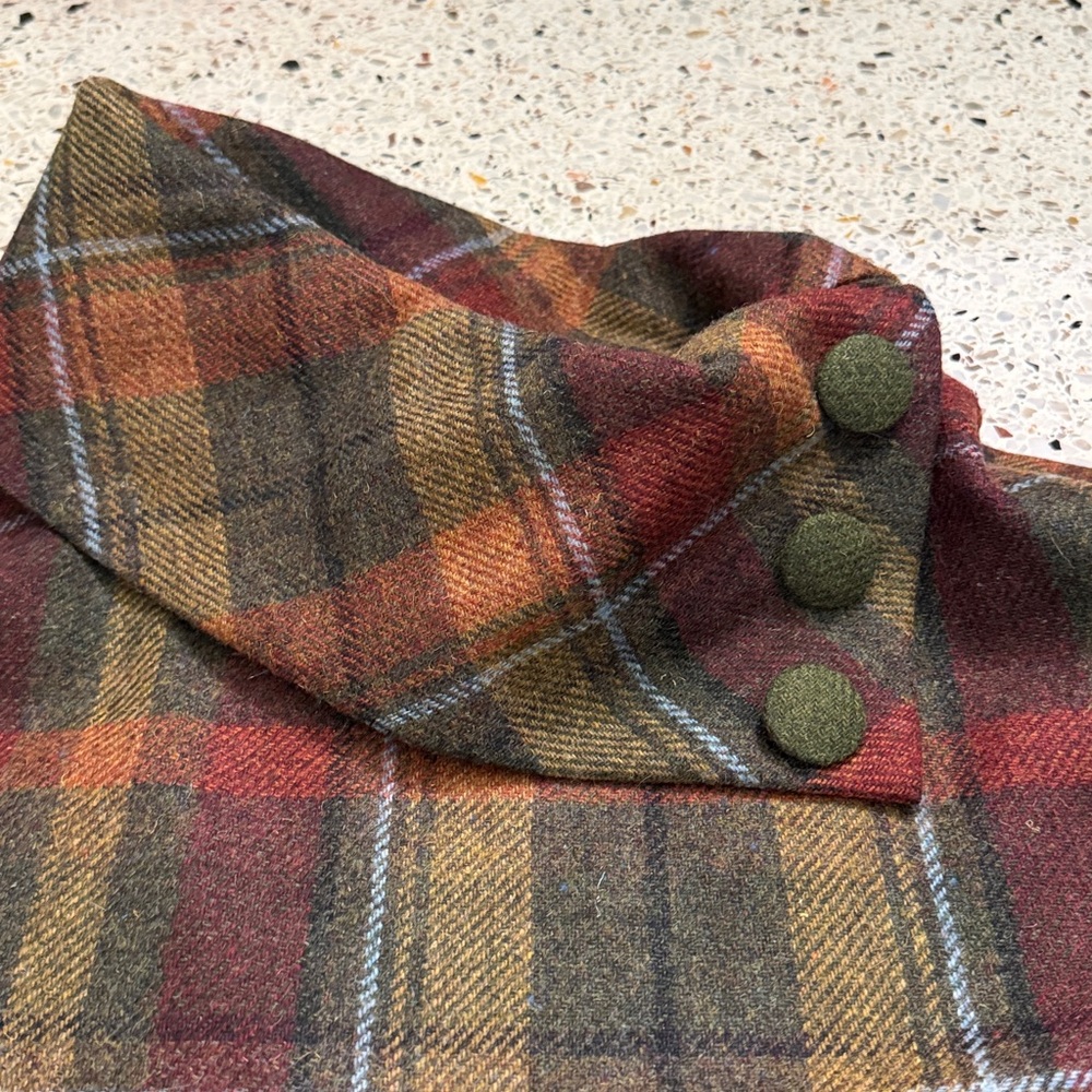 New 100% wool brown green plaid Mucros Weavers Killarney Ireland O/S cape - Picture 7 of 9